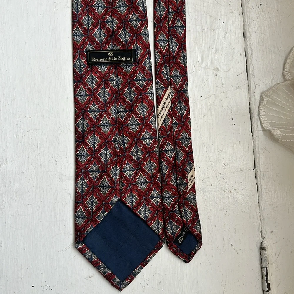 Ermenegildo Zegna Signature Red Blue 100% Silk Jacquard Tie